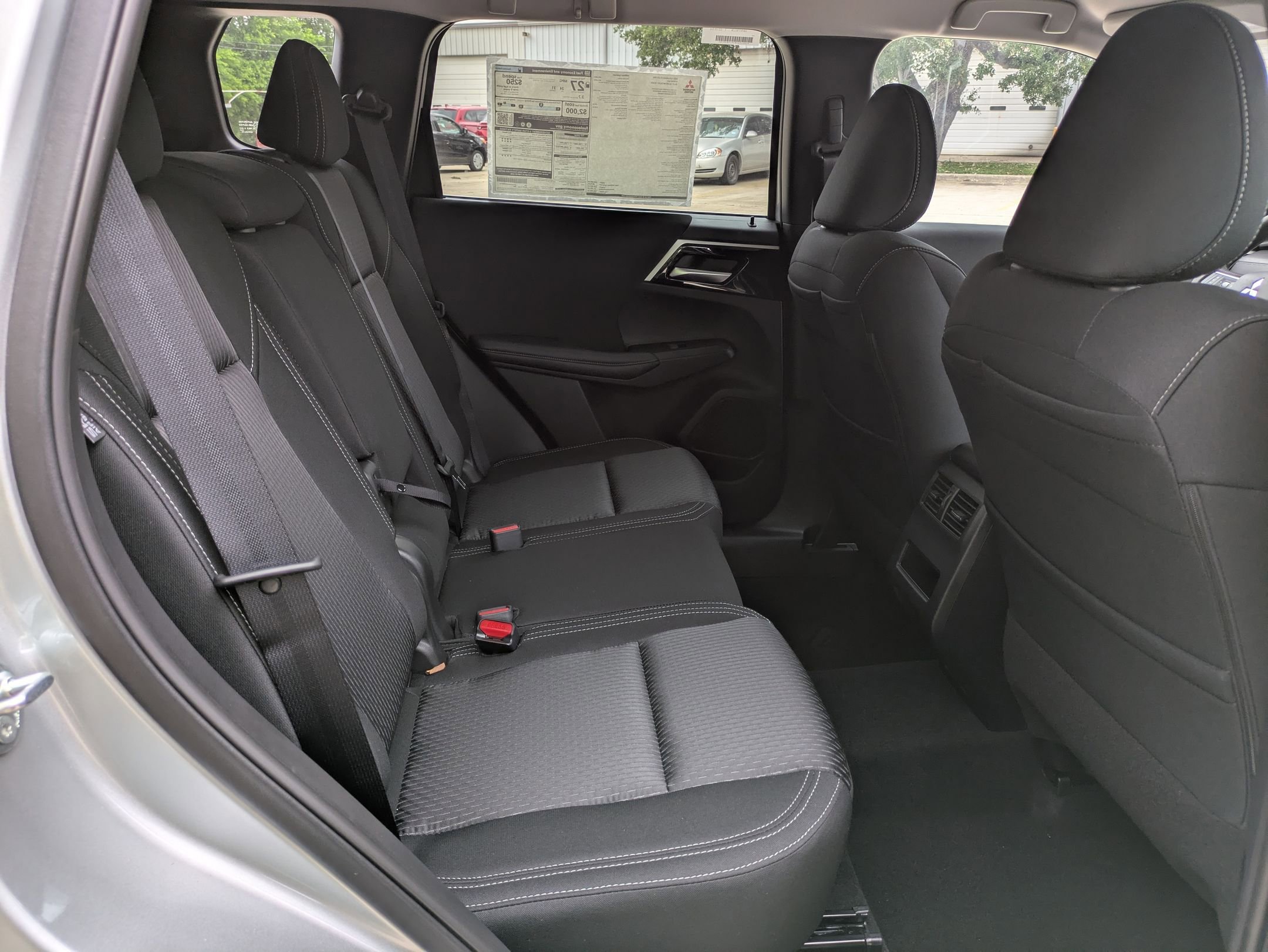 2024 Mitsubishi Outlander ES - Photo 24