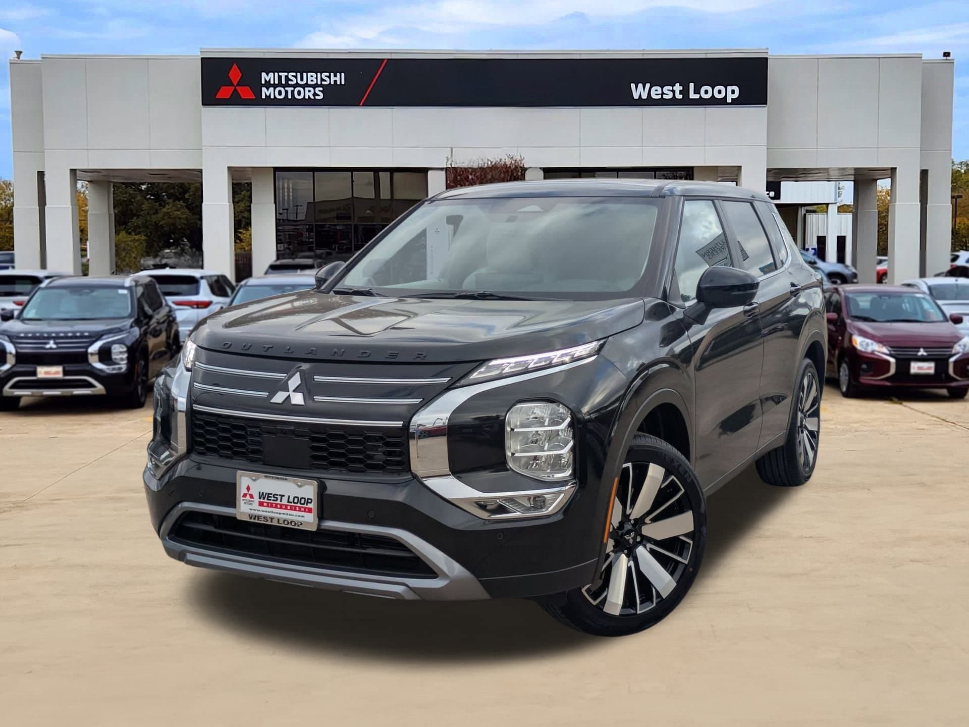 2025 Mitsubishi Outlander SE's photo