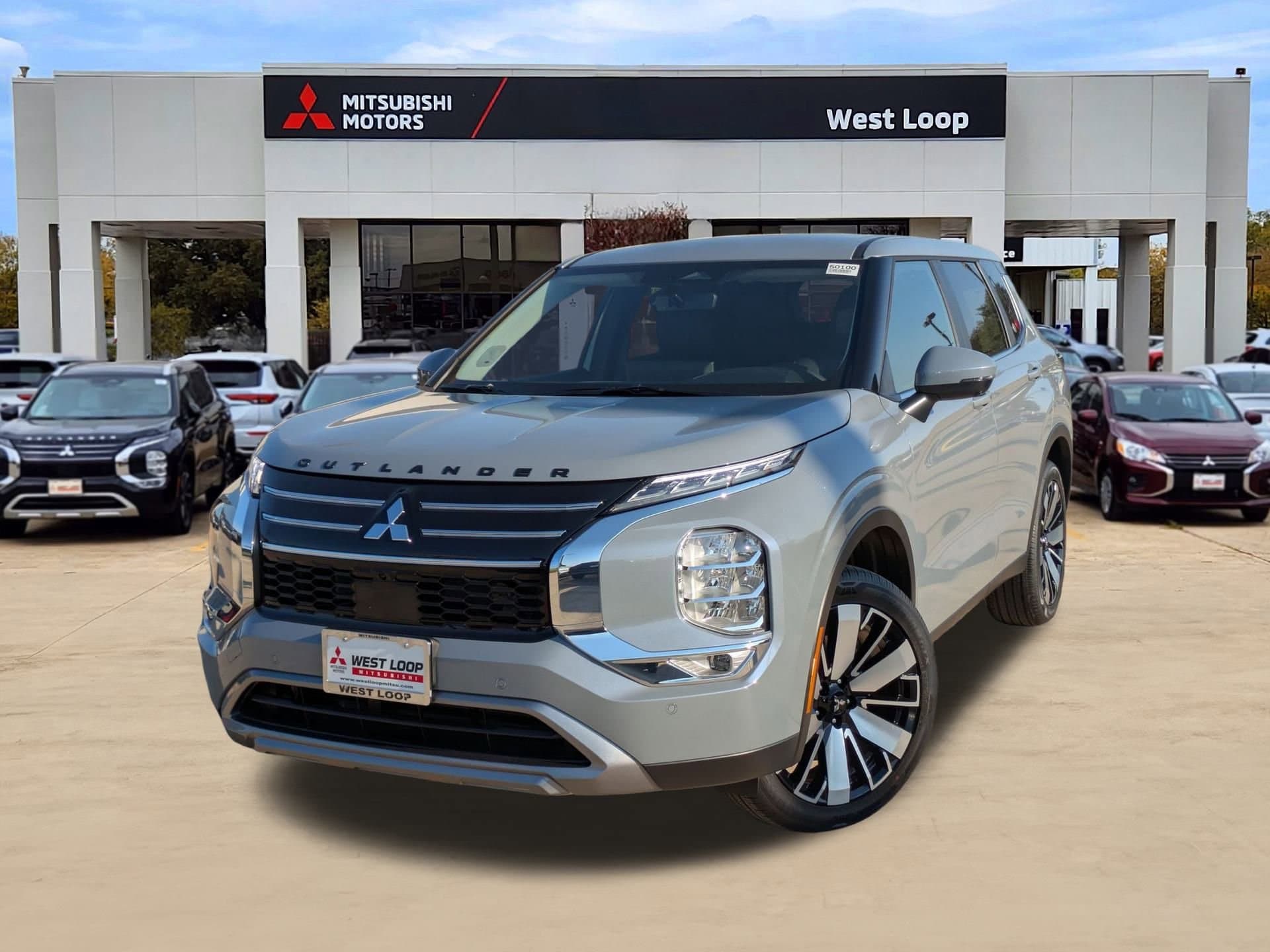 2025 Mitsubishi Outlander SE's photo