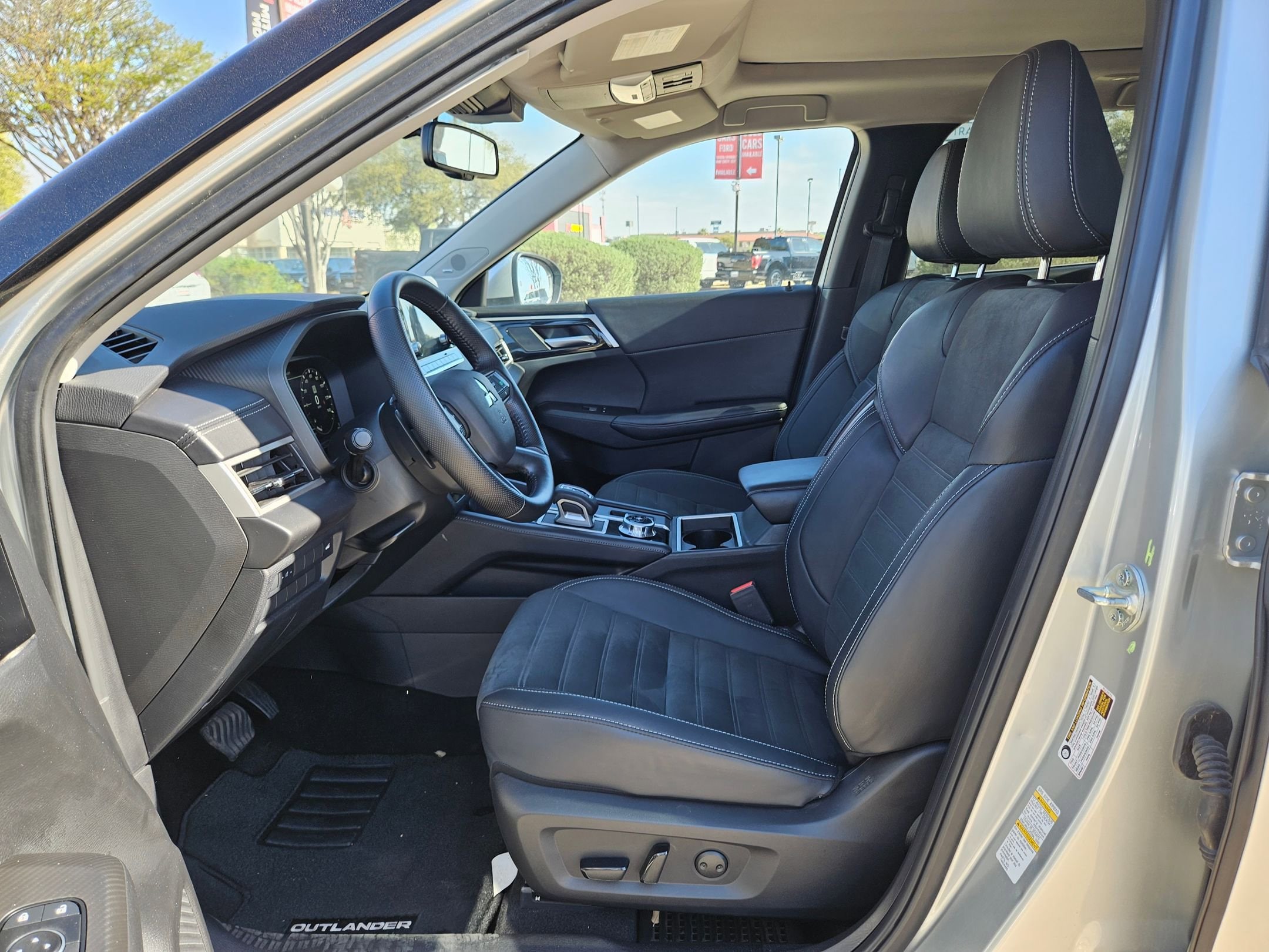 2024 Mitsubishi Outlander SE - Photo 9