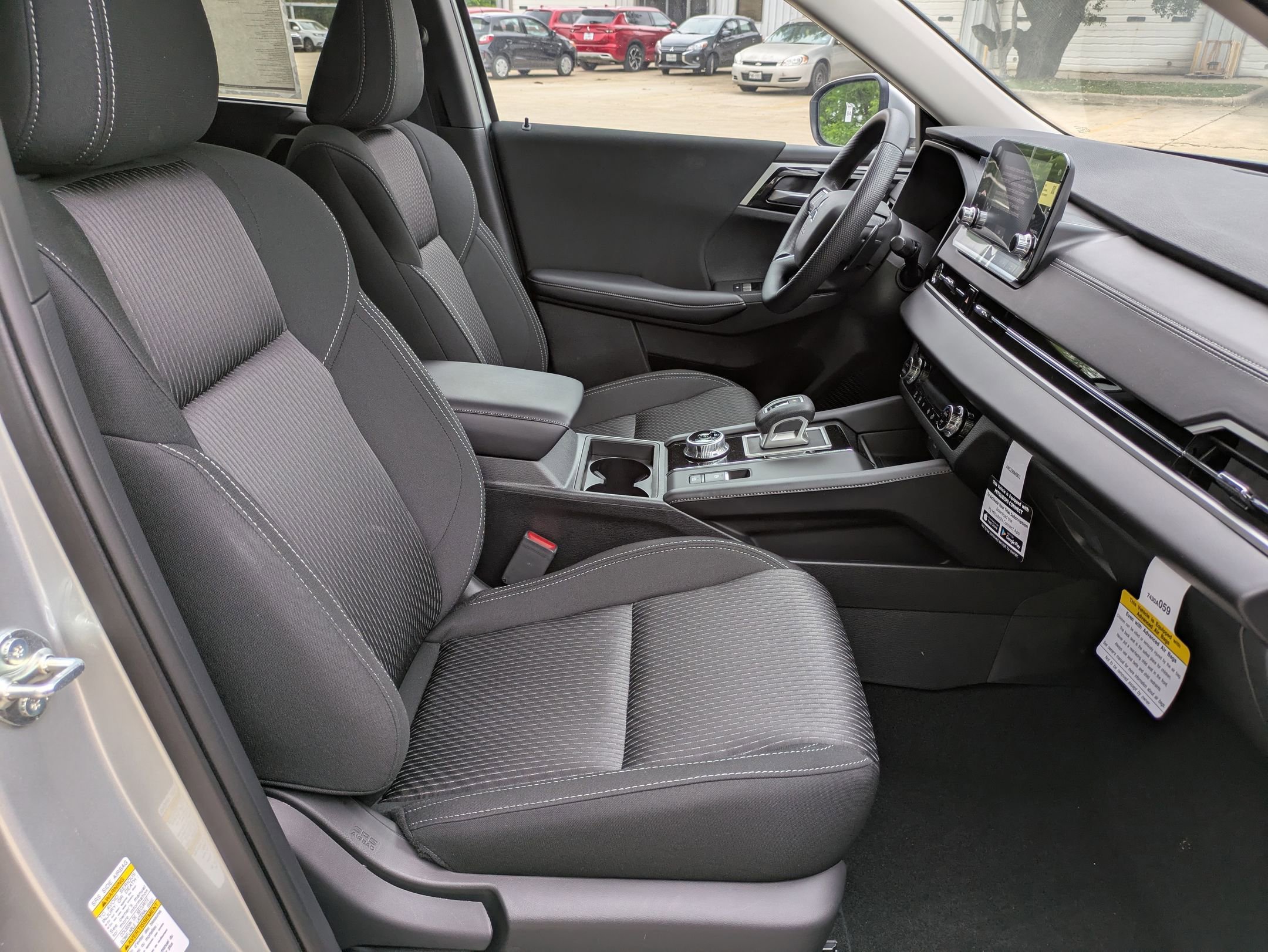 2024 Mitsubishi Outlander ES - Photo 26