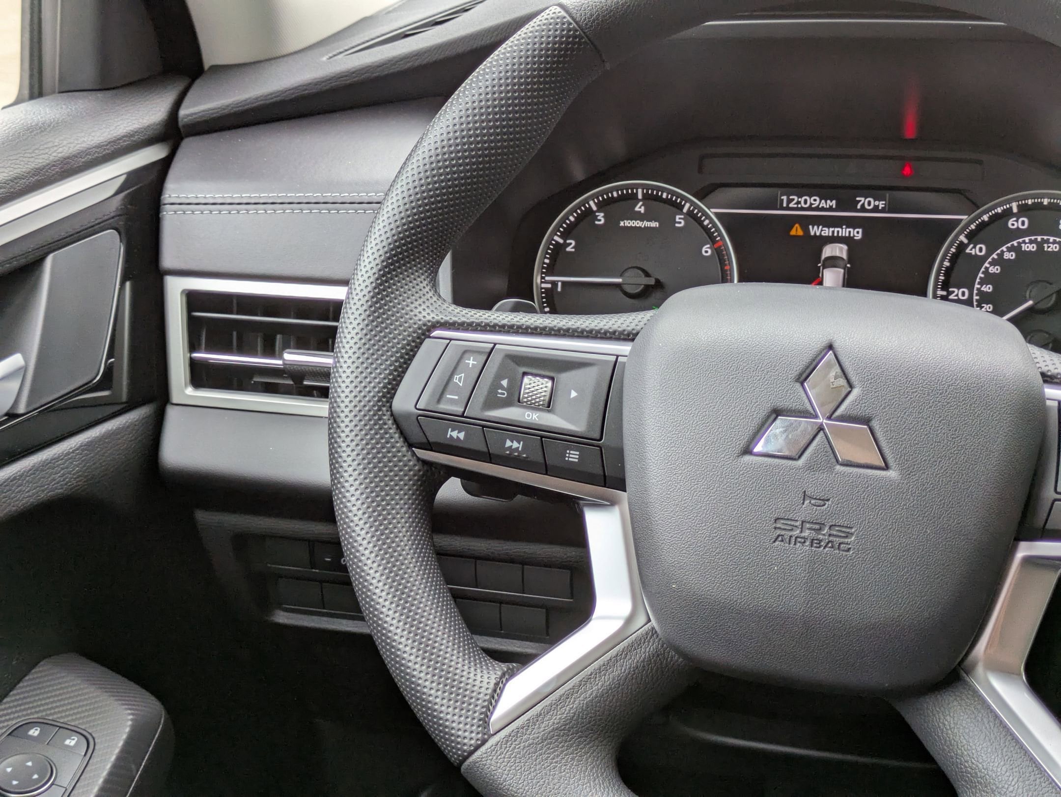 2024 Mitsubishi Outlander ES - Photo 20