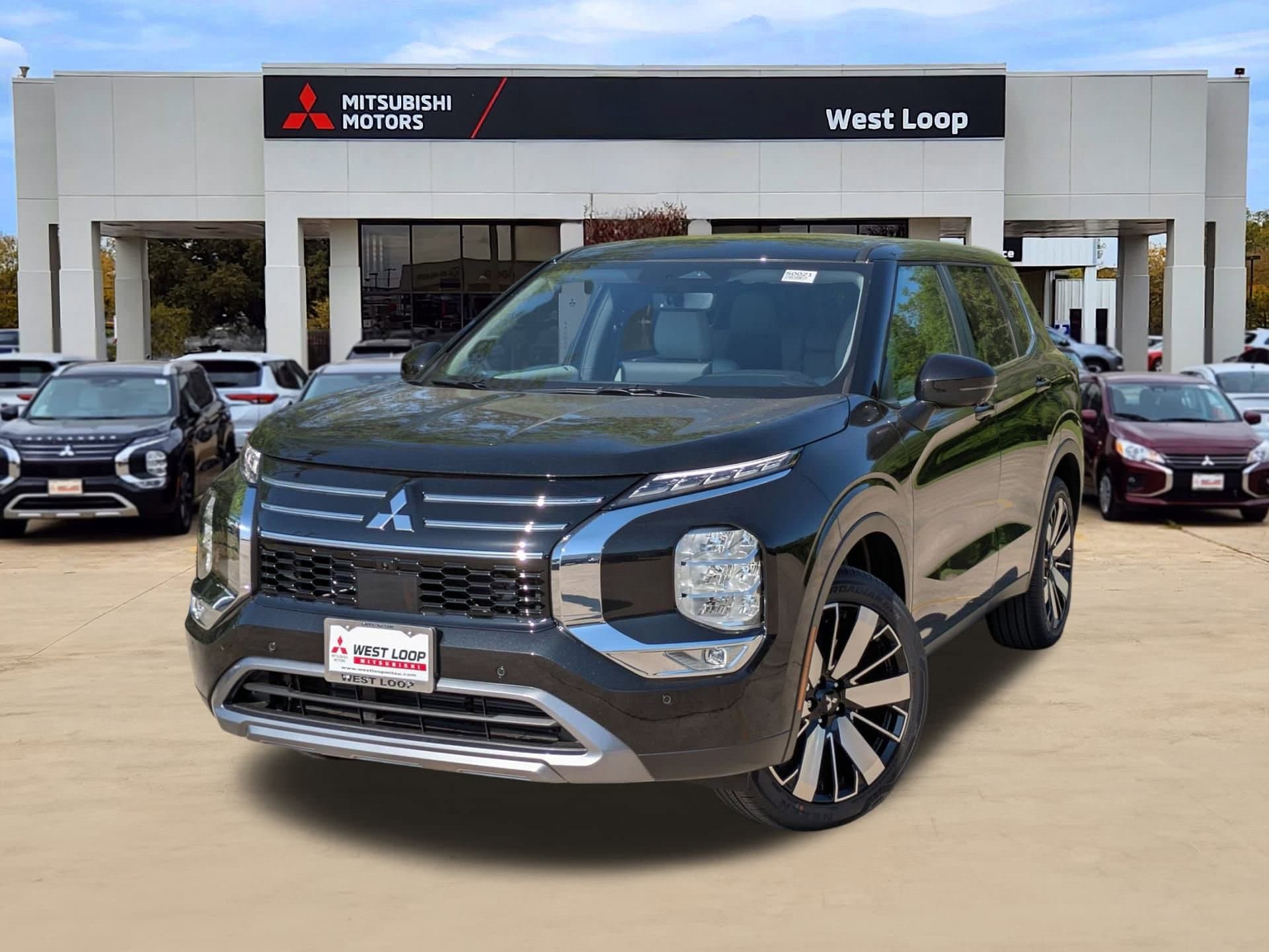 2025 Mitsubishi Outlander SE's photo