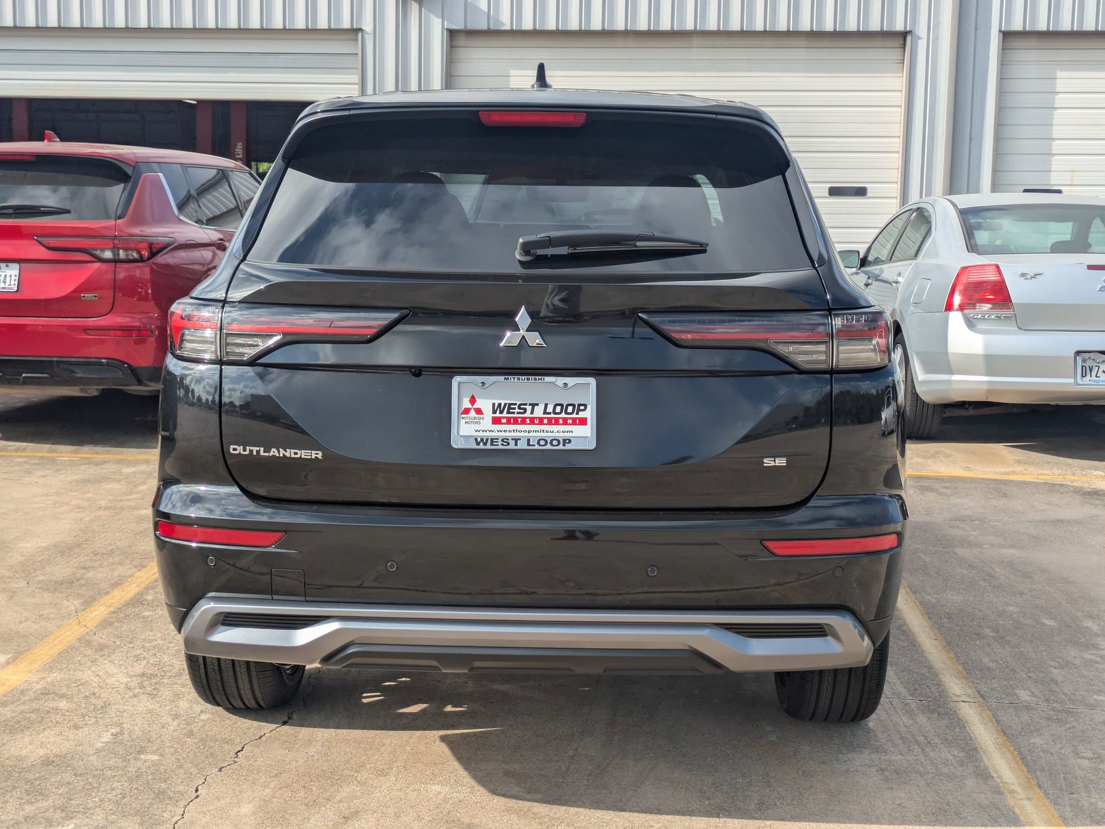 2025 Mitsubishi Outlander SE photo 3