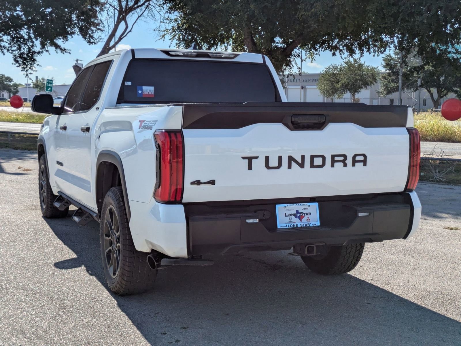 2023 Toyota Tundra SR5 CrewMax photo 2