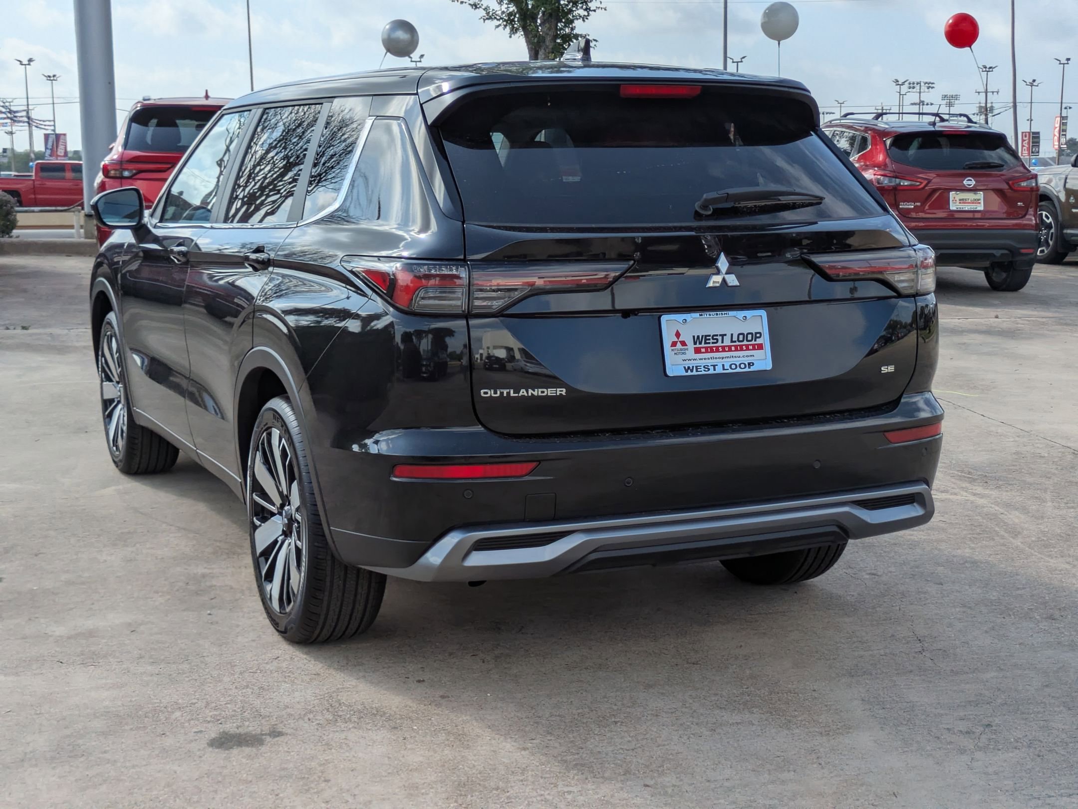 2025 Mitsubishi Outlander SE photo 3