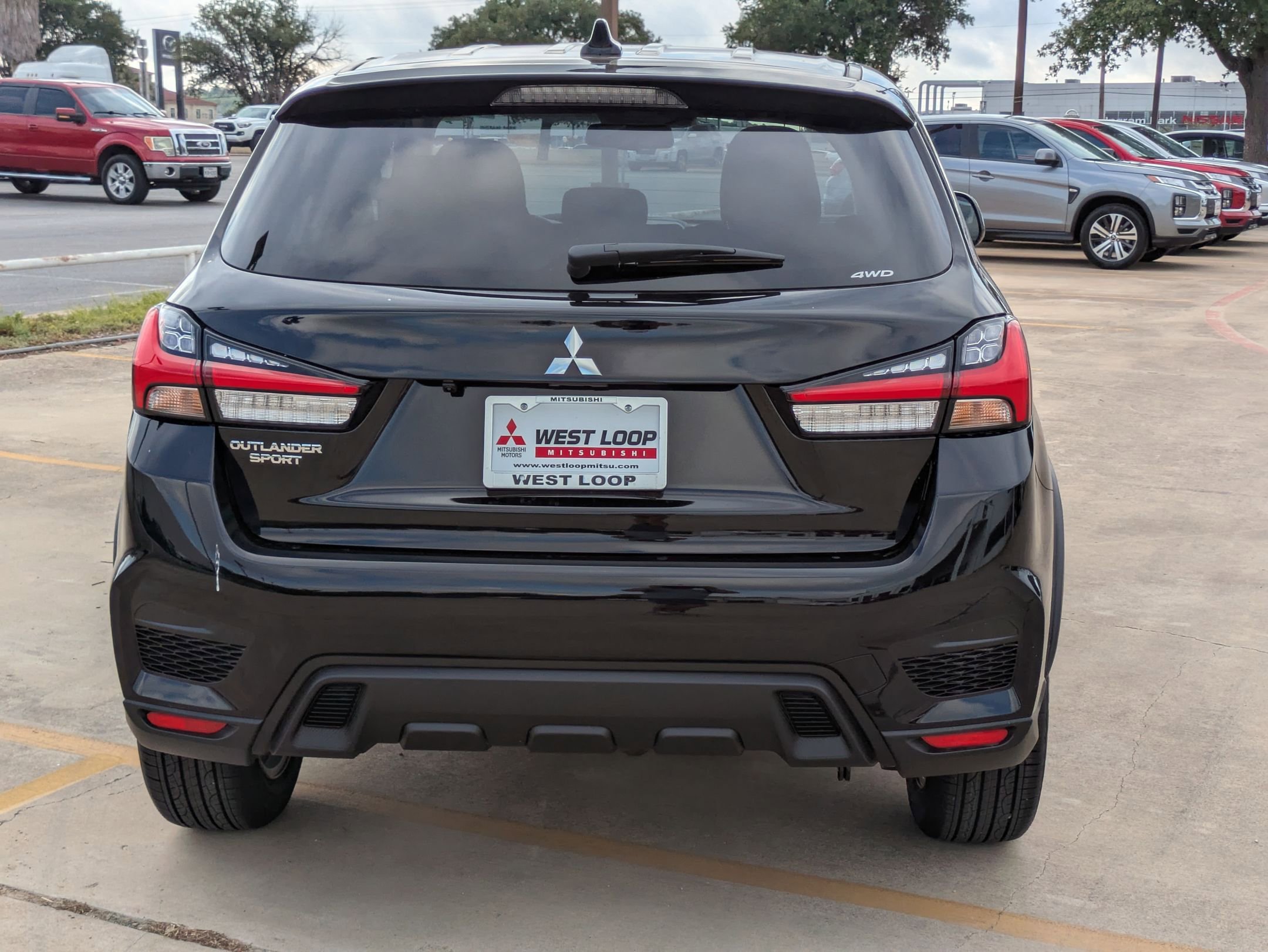 2025 Mitsubishi Outlander Sport ES photo 2