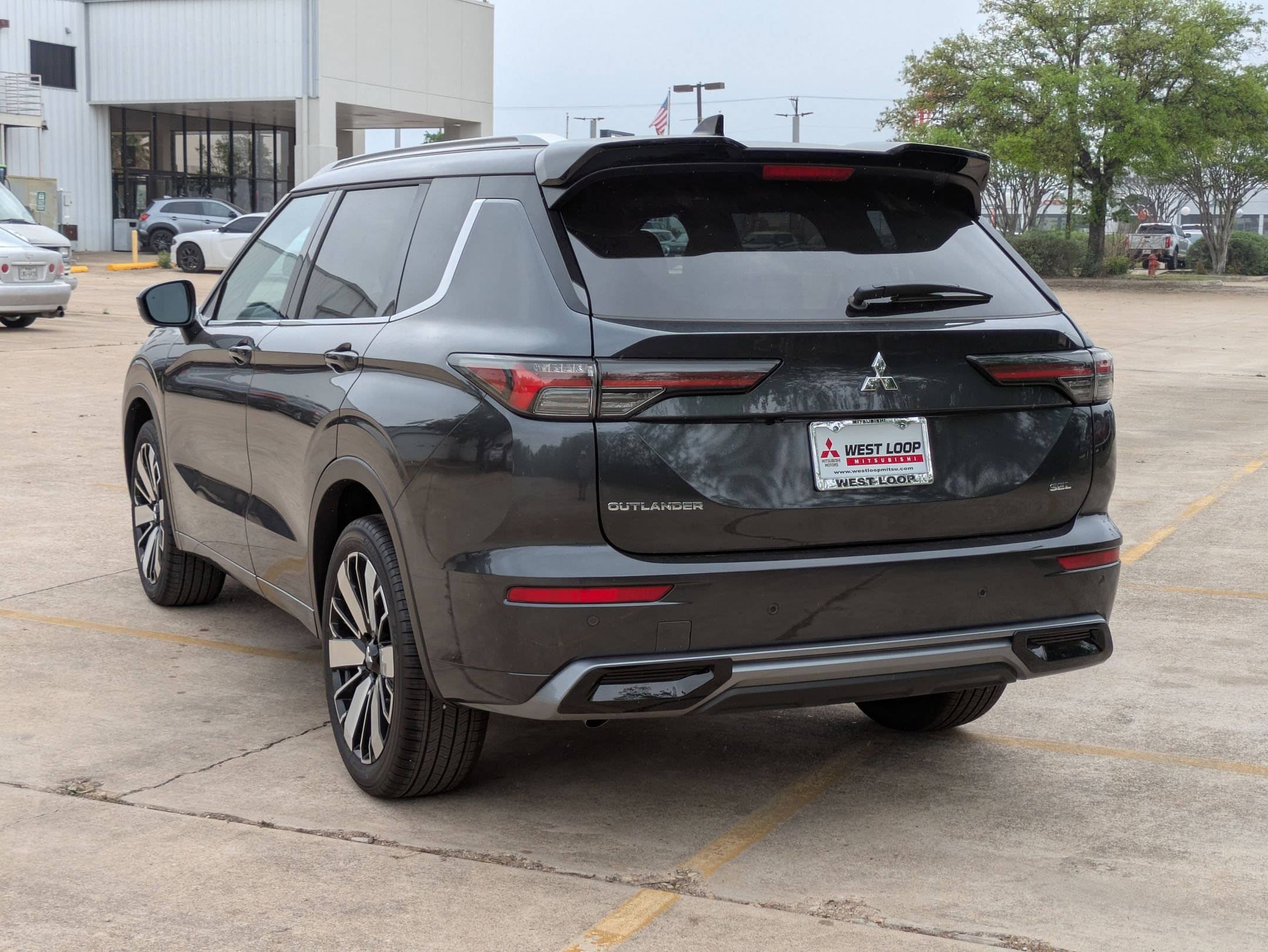 2025 Mitsubishi Outlander SEL photo 2