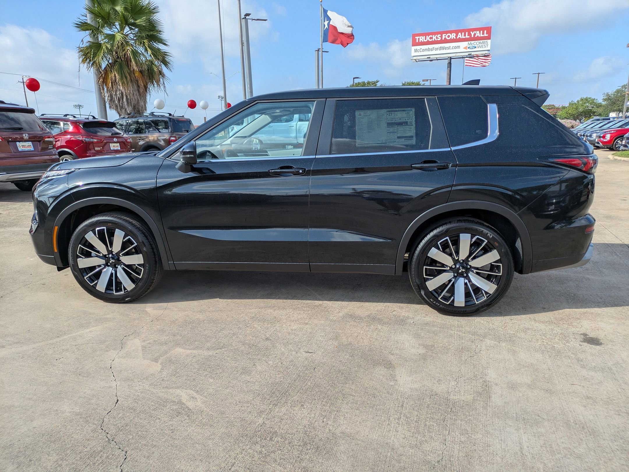 2025 Mitsubishi Outlander SE photo 2