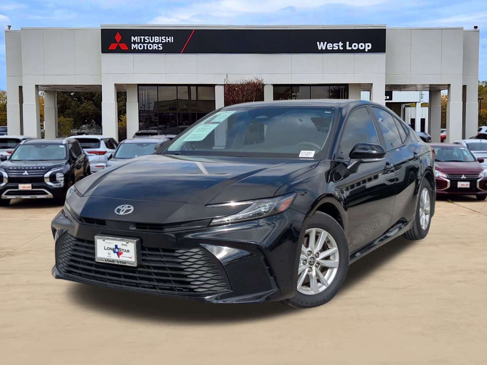 2025 Toyota Camry LE's photo