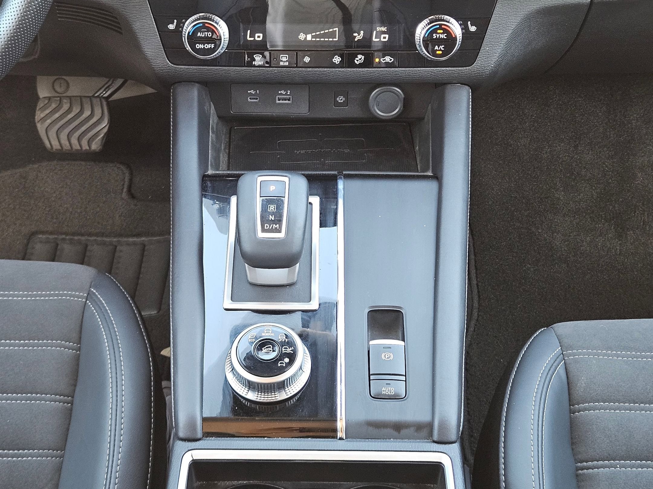 2024 Mitsubishi Outlander SE - Photo 16