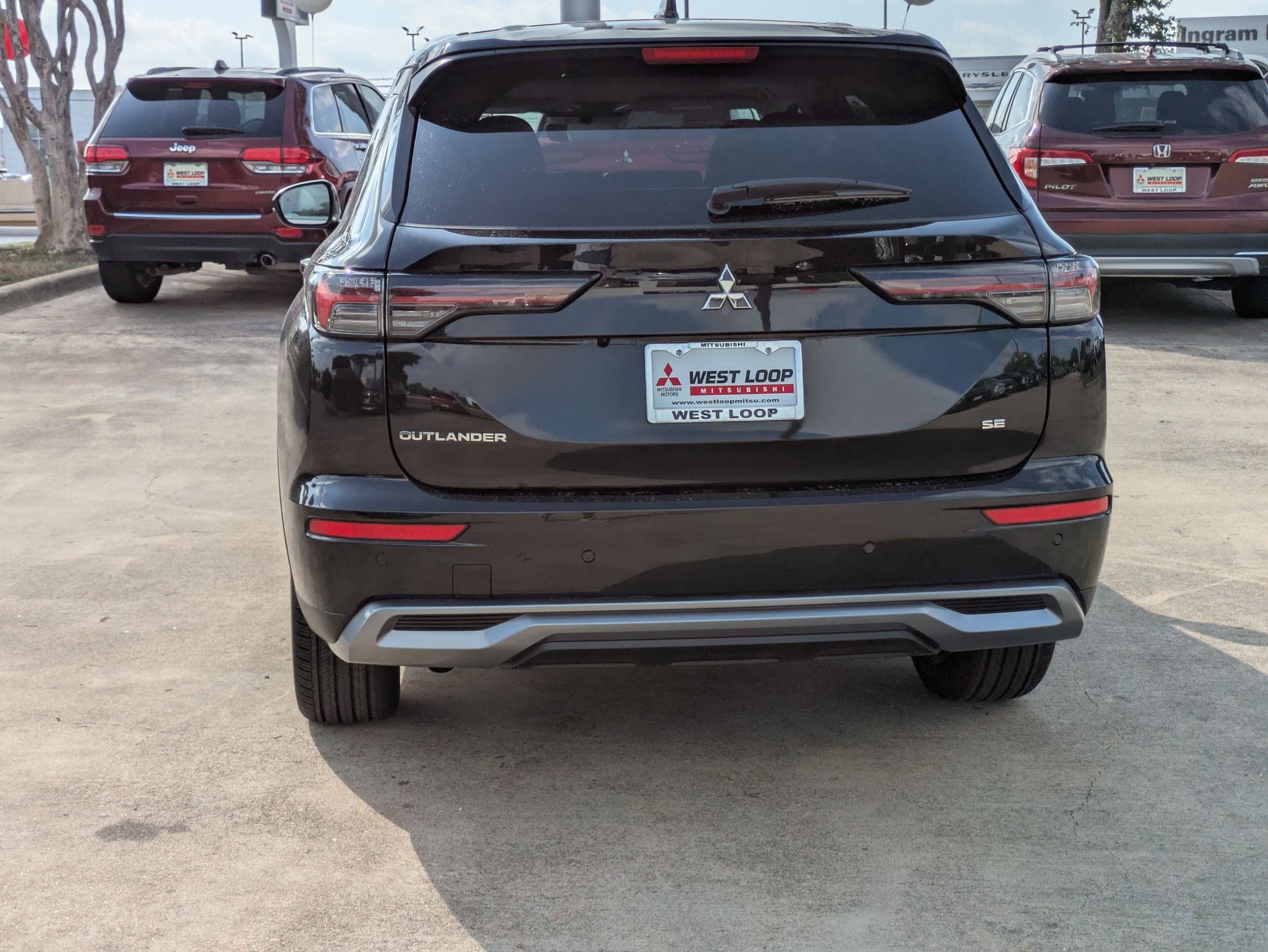 2025 Mitsubishi Outlander SE photo 4