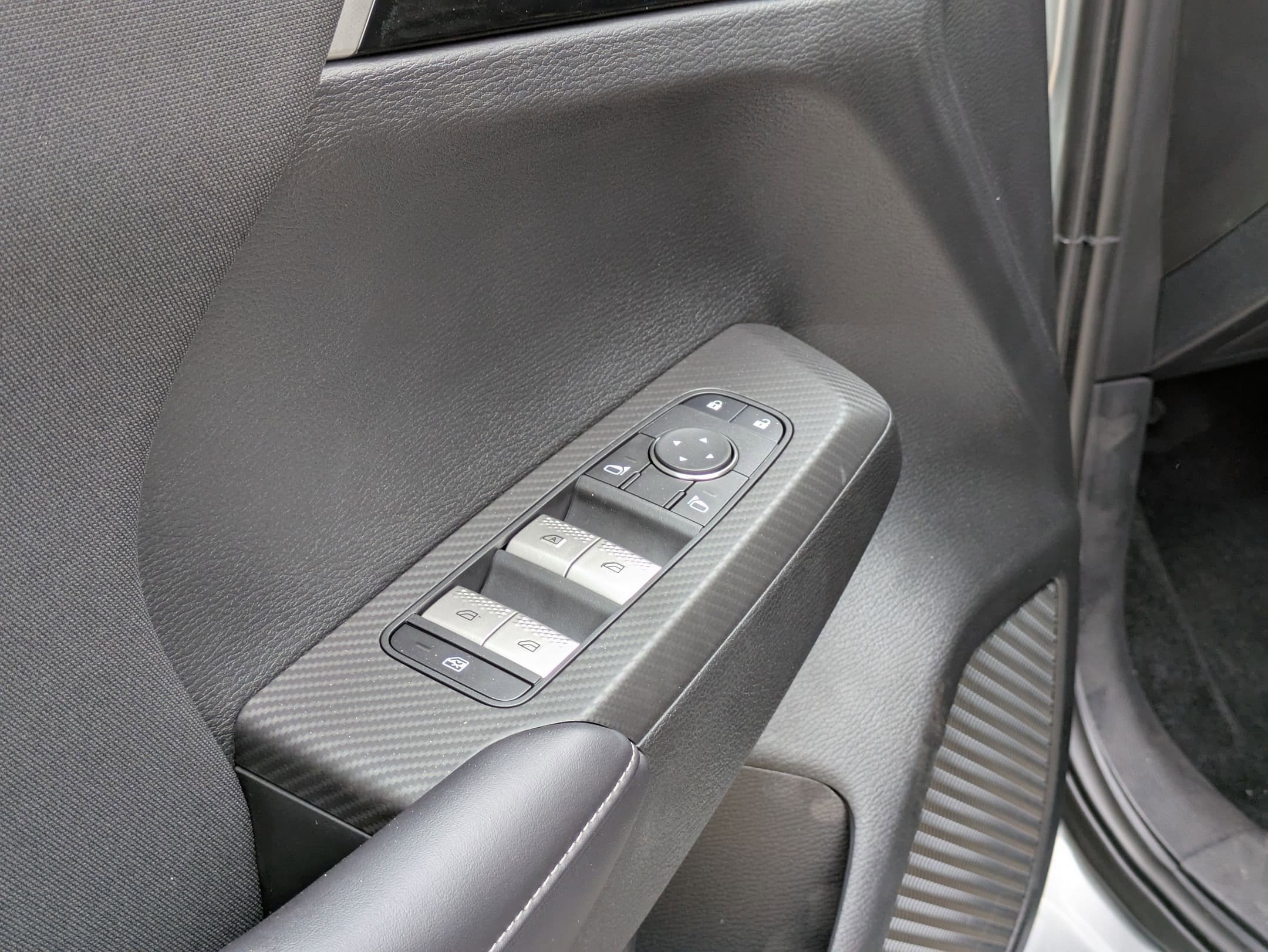 2024 Mitsubishi Outlander ES - Photo 12