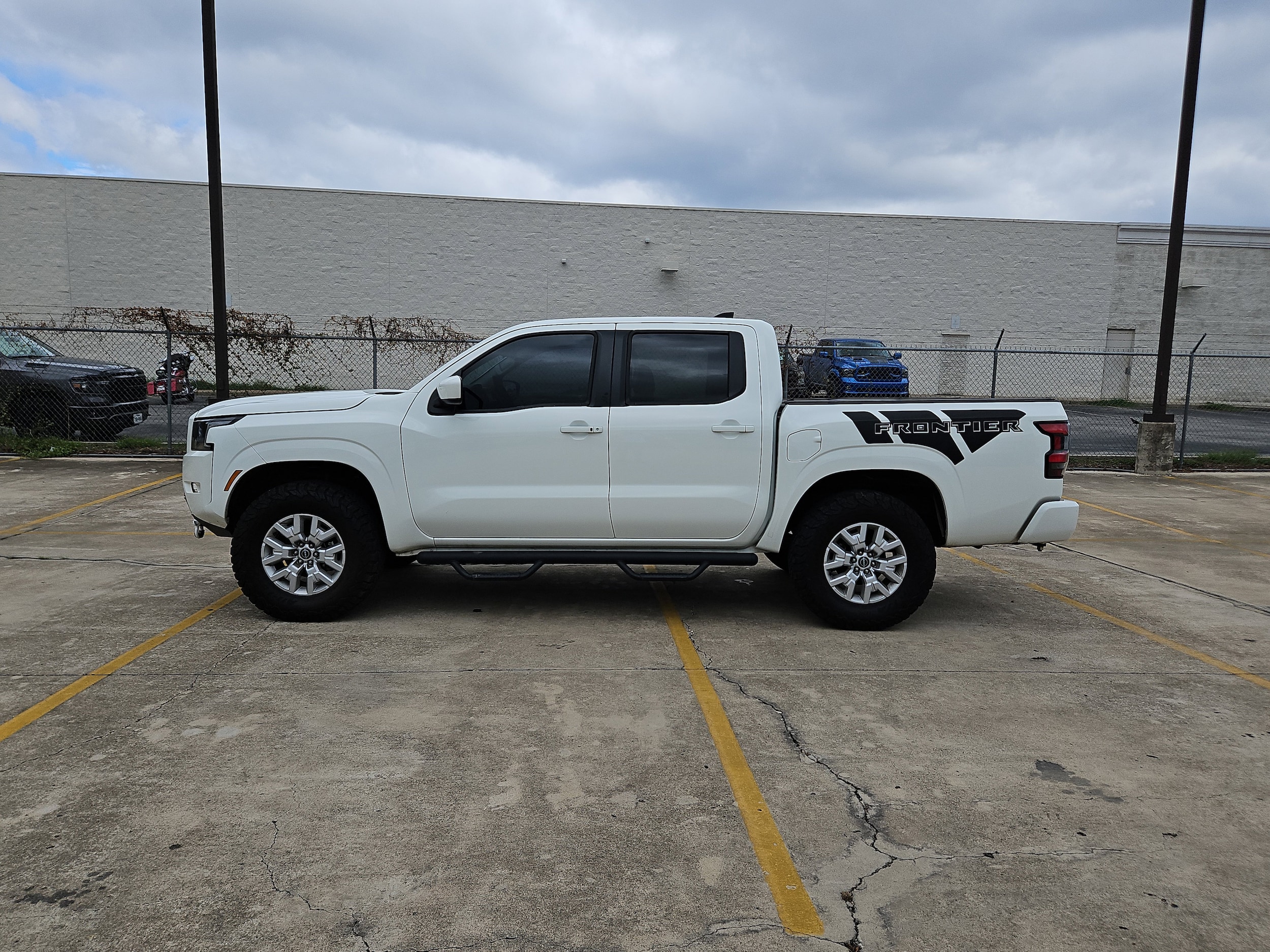 Used 2022 Nissan Frontier SV with VIN 1N6ED1EJ2NN605906 for sale in San Antonio, TX