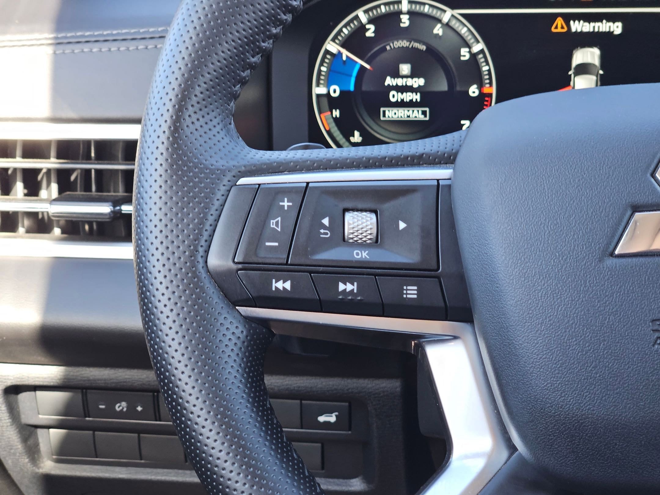 2024 Mitsubishi Outlander SE - Photo 18