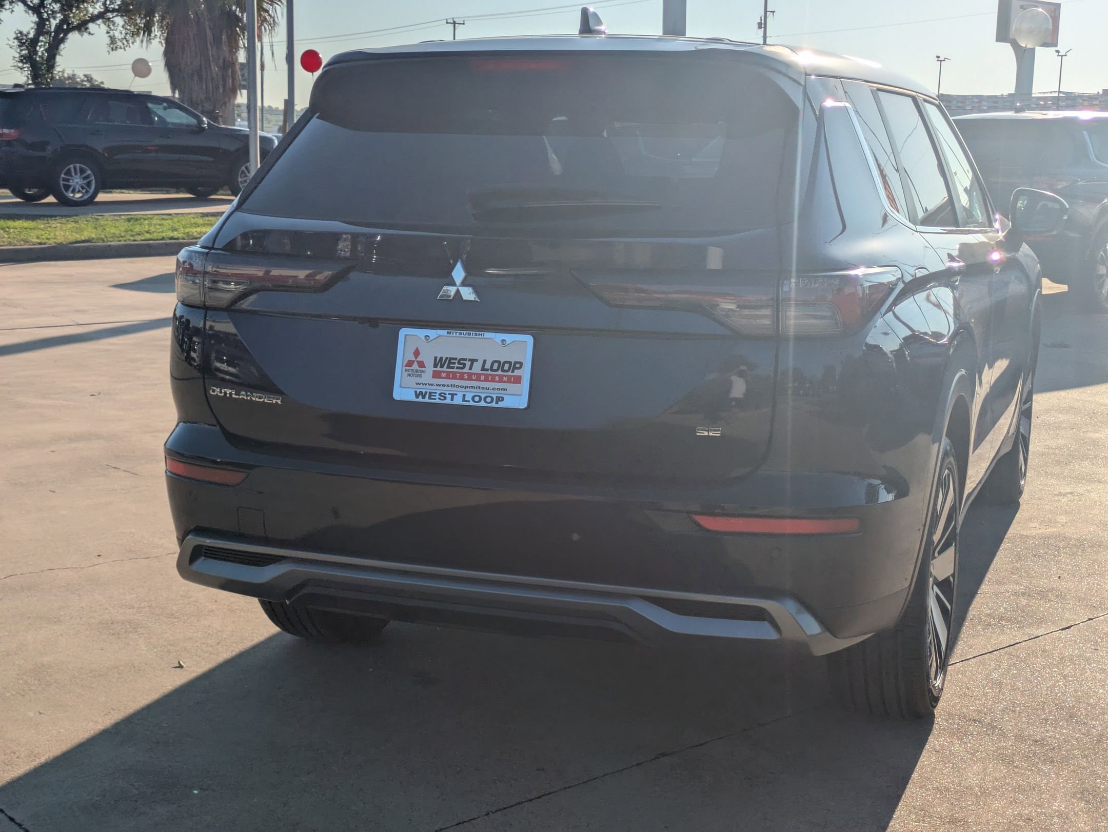 2025 Mitsubishi Outlander SE photo 3