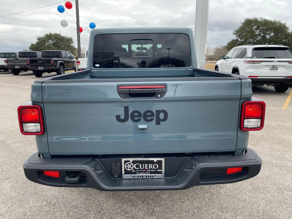 Used 2025 Jeep Gladiator Sport Truck Crew Cab