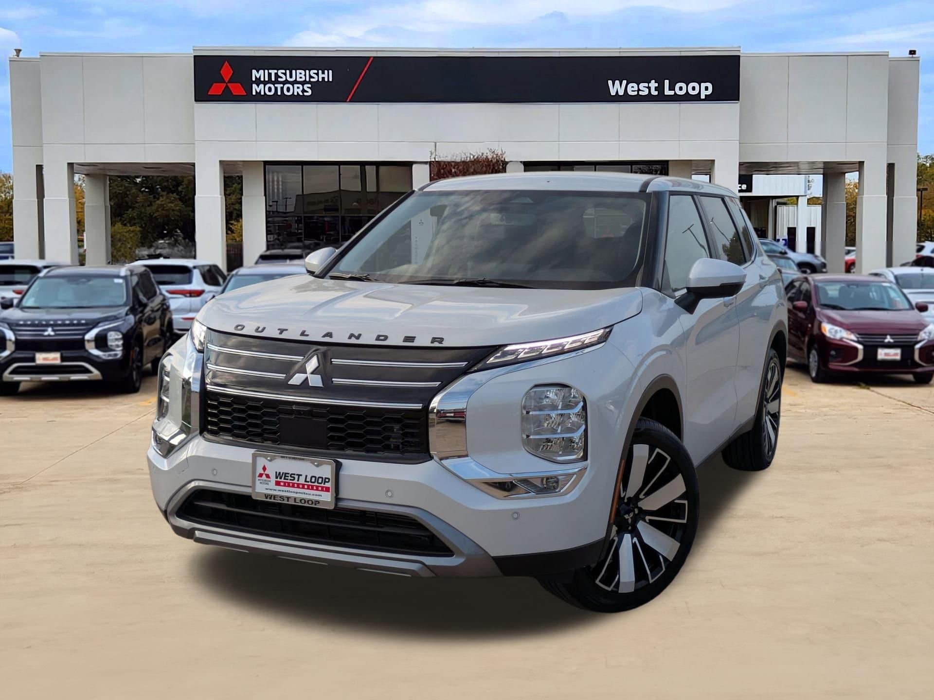 2025 Mitsubishi Outlander SE's photo