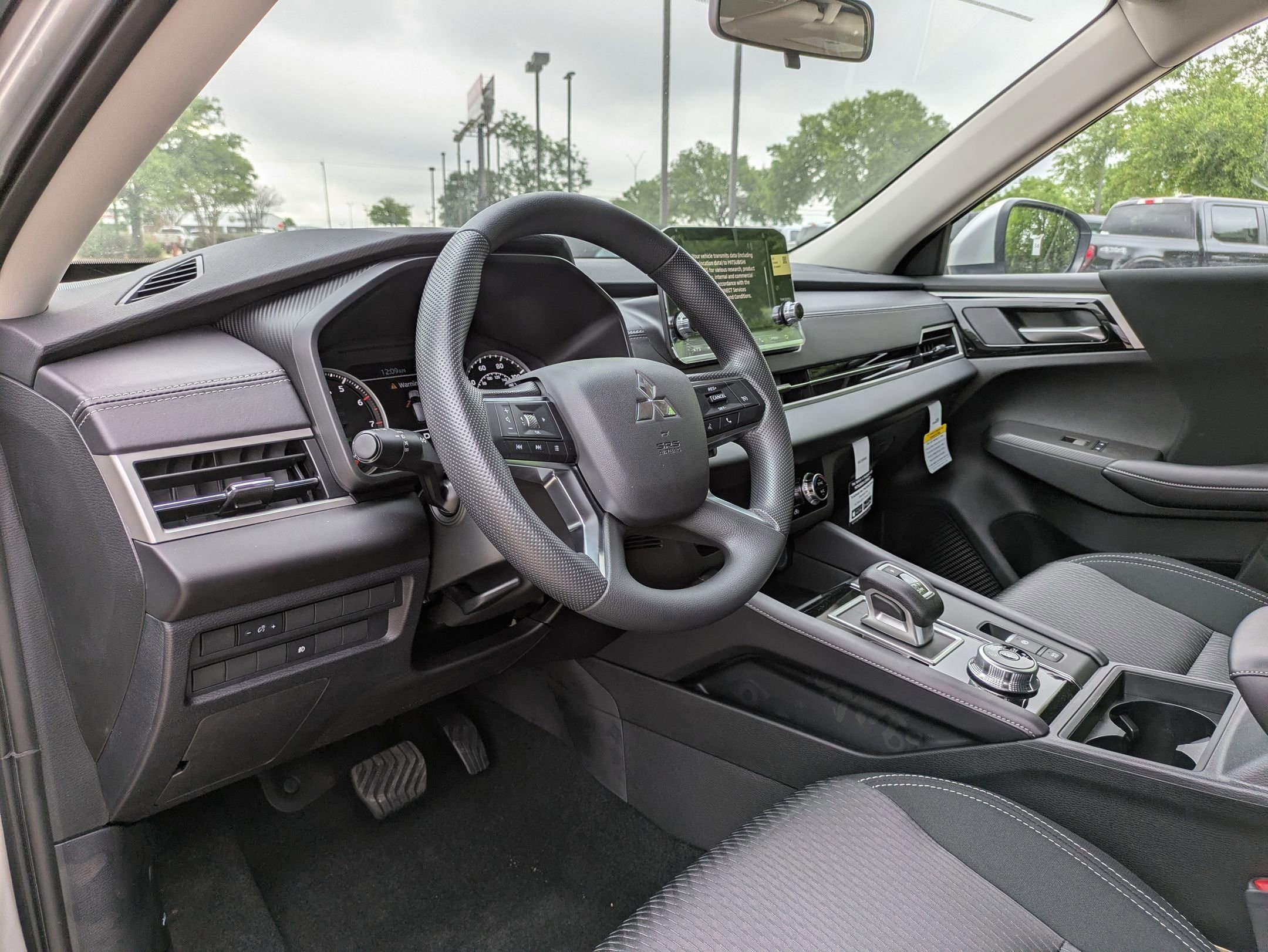 2024 Mitsubishi Outlander ES - Photo 9