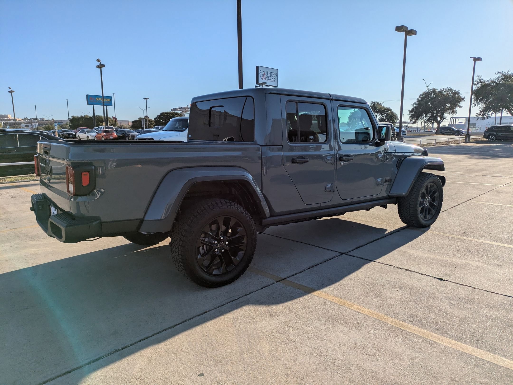 2025 Jeep Gladiator Nighthawk - Photo 6