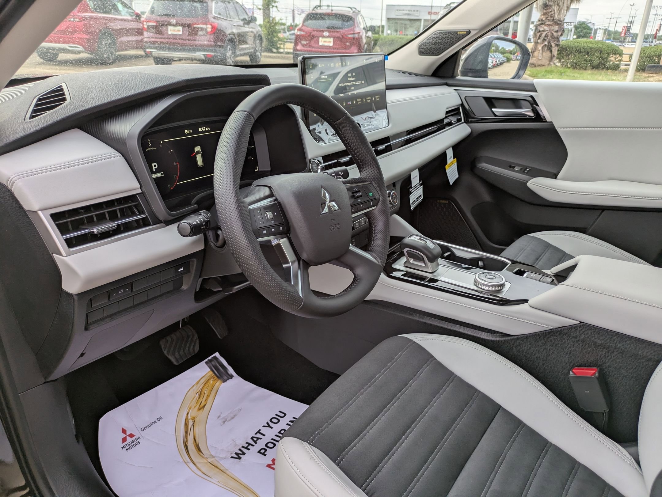 2025 Mitsubishi Outlander SE - Photo 9