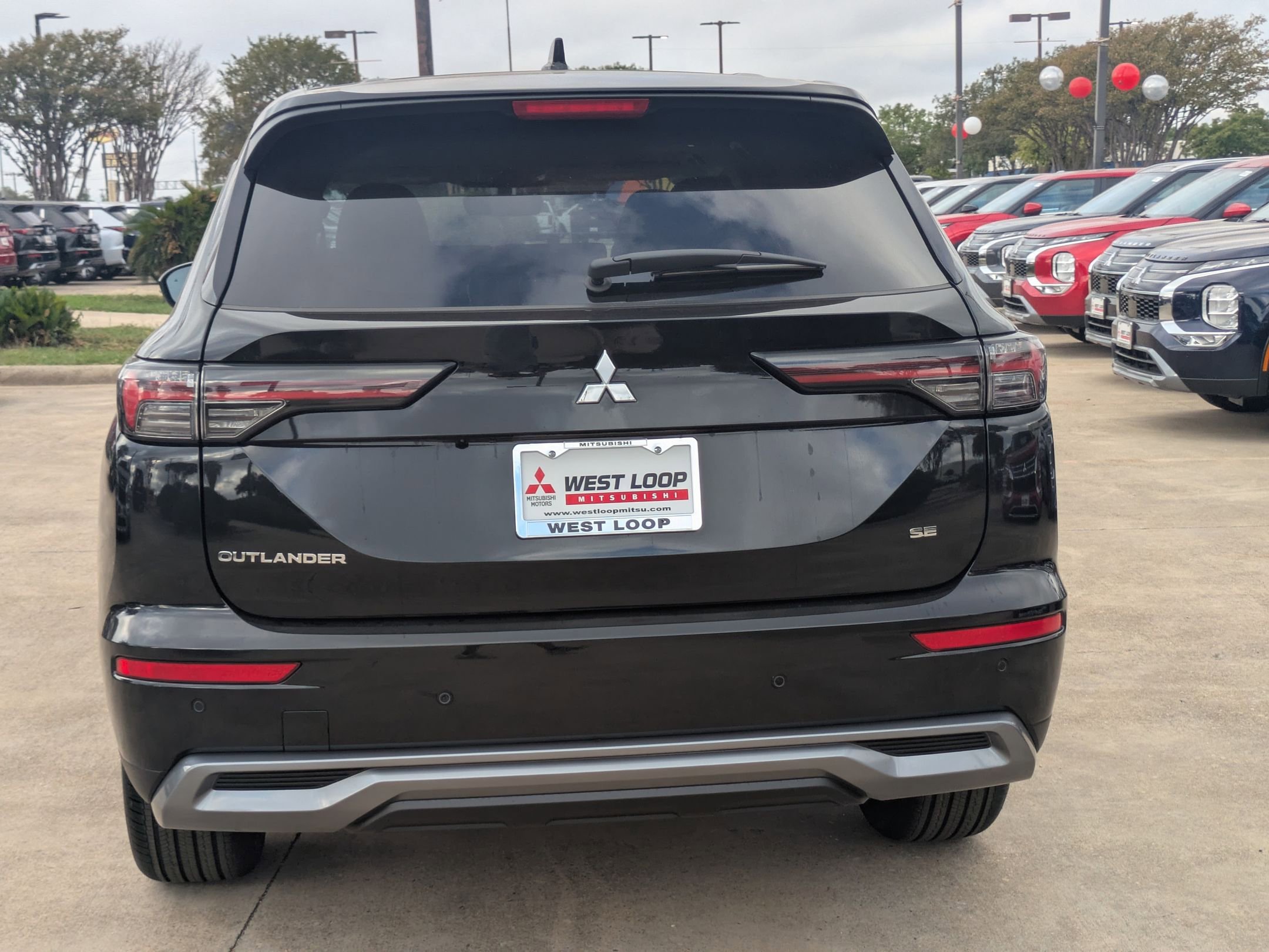 2025 Mitsubishi Outlander SE photo 2