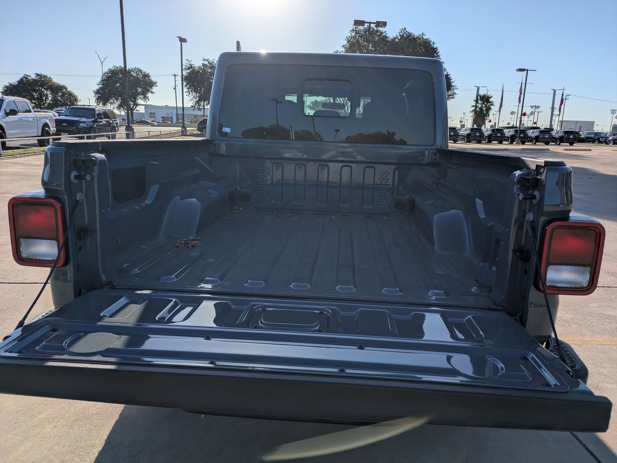 2025 Jeep Gladiator Nighthawk - Photo 21