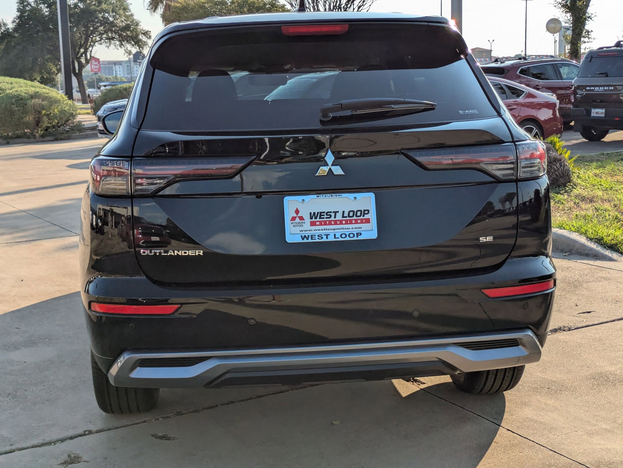 2025 Mitsubishi Outlander SE photo 4