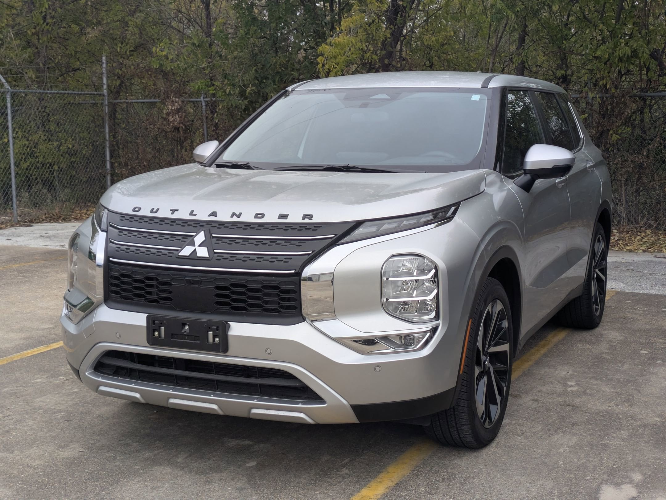 2024 Mitsubishi Outlander SE's photo