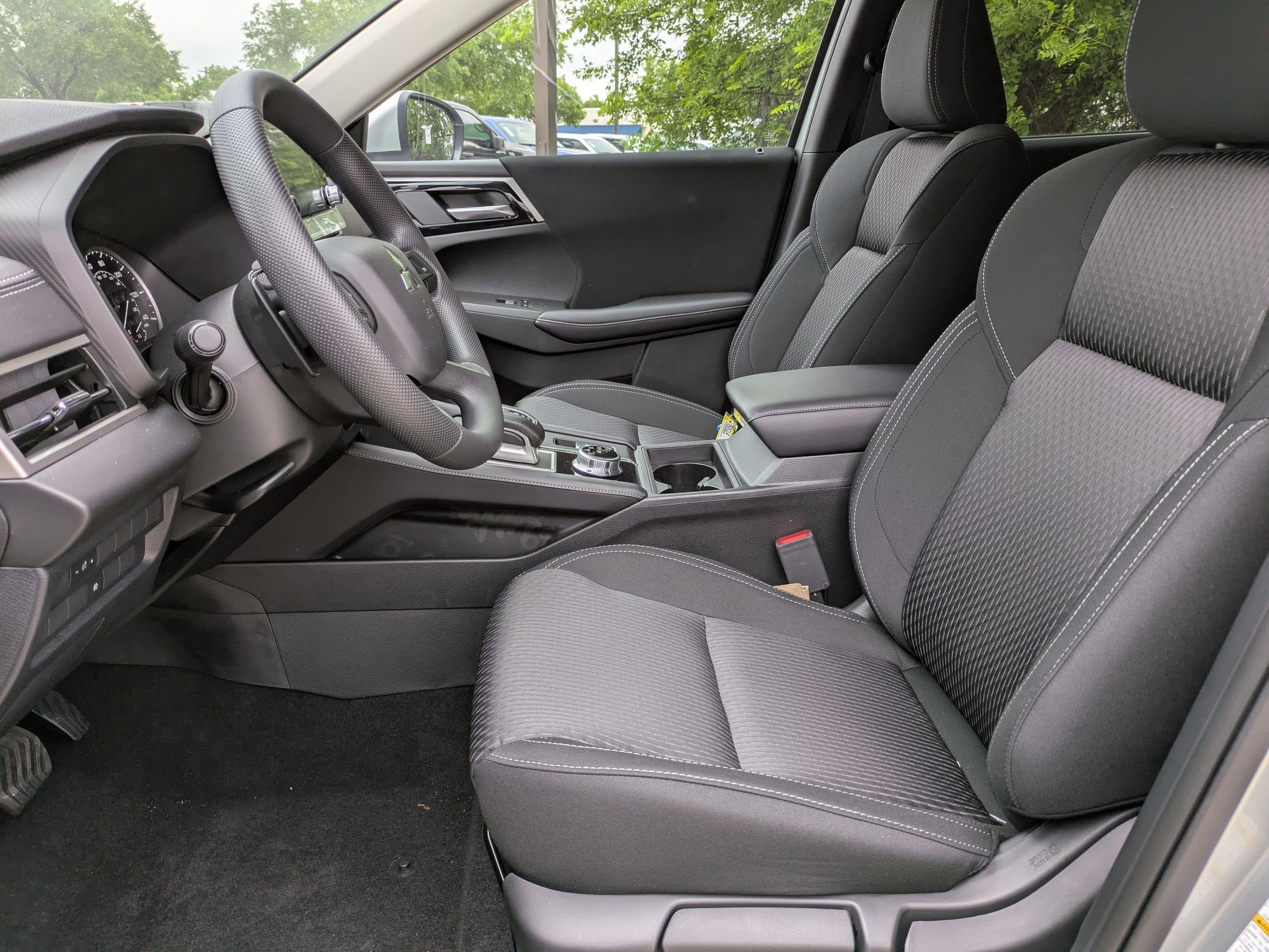 2024 Mitsubishi Outlander ES - Photo 10