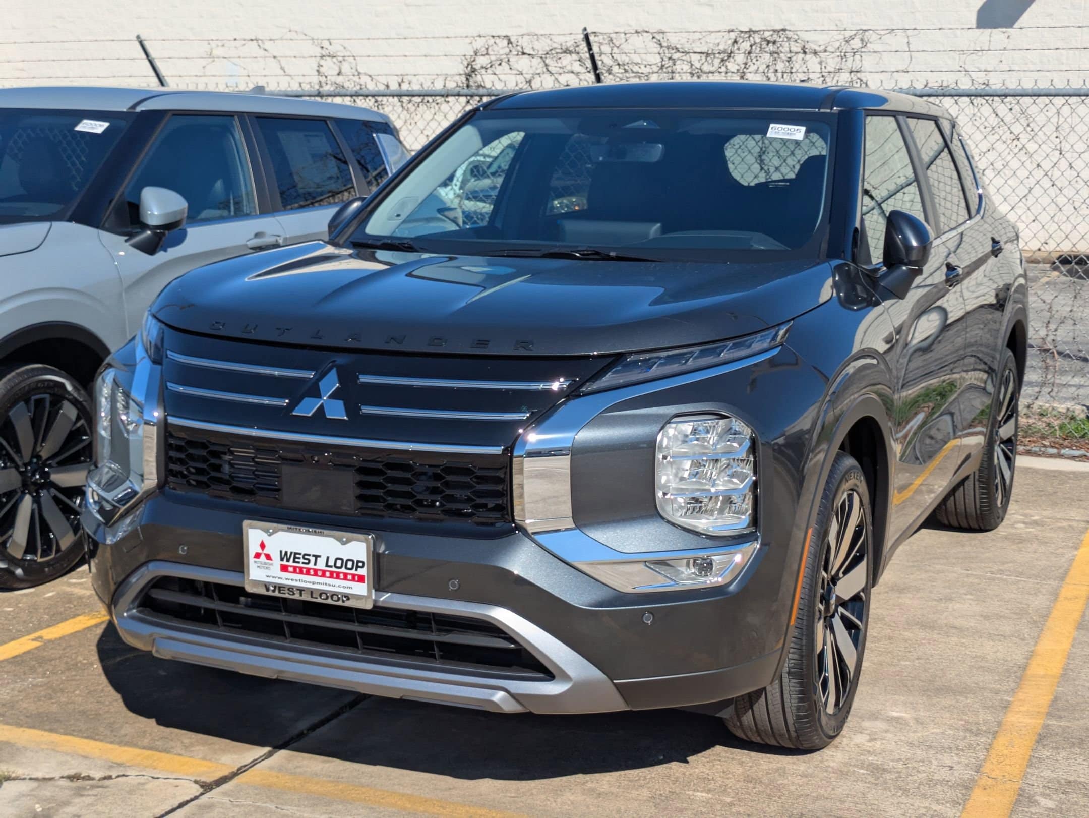 2026 Mitsubishi Outlander SE's photo