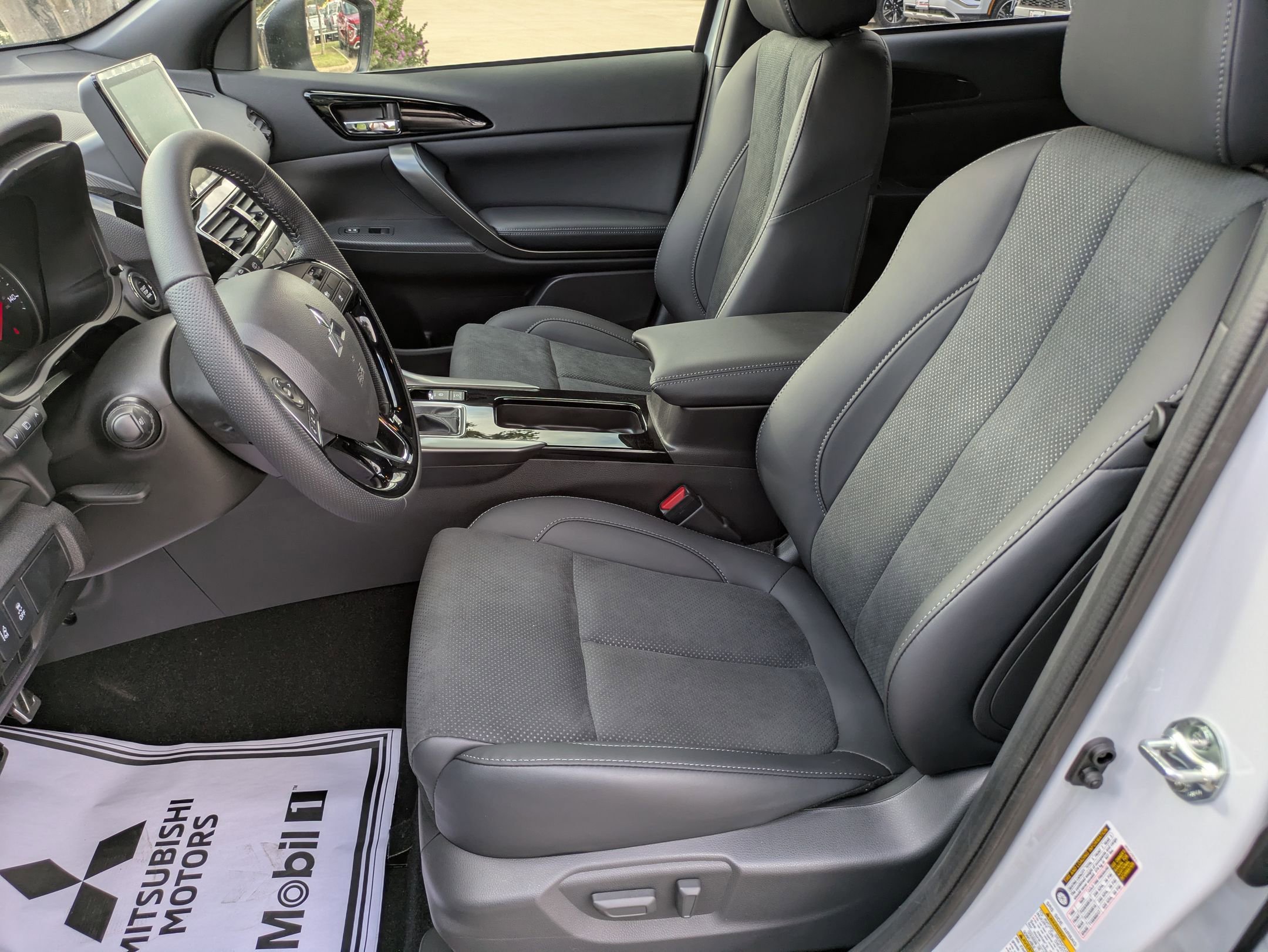 2025 Mitsubishi Eclipse Cross Black Edition - Photo 10