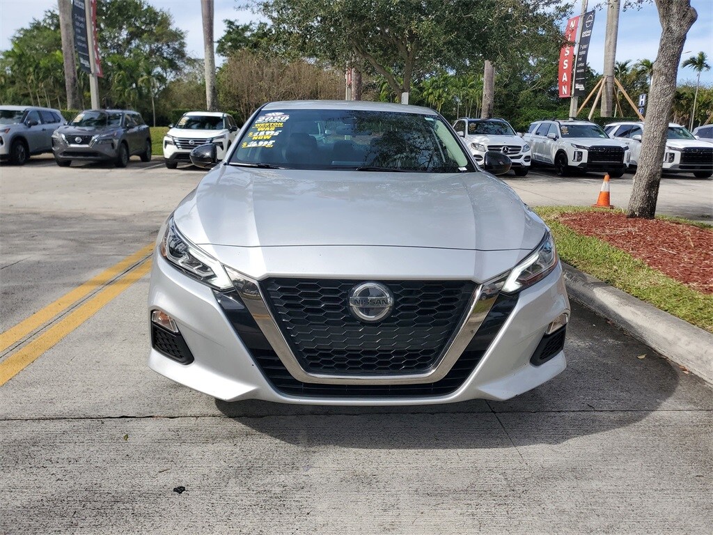 2020 Nissan Altima 2.5 SR photo 2