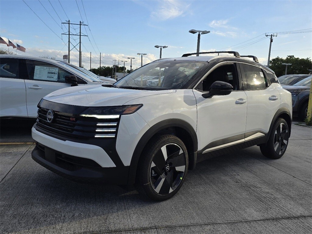2025 Nissan Kicks SR photo 3