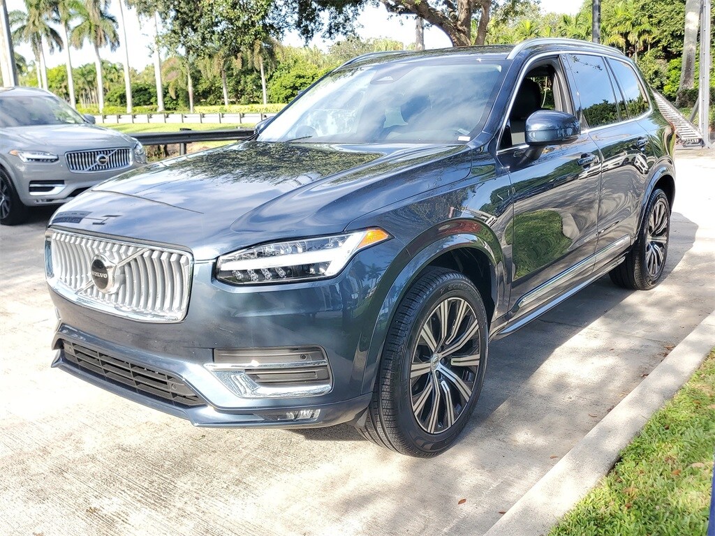 2025 Volvo XC90 B5 Core photo 3