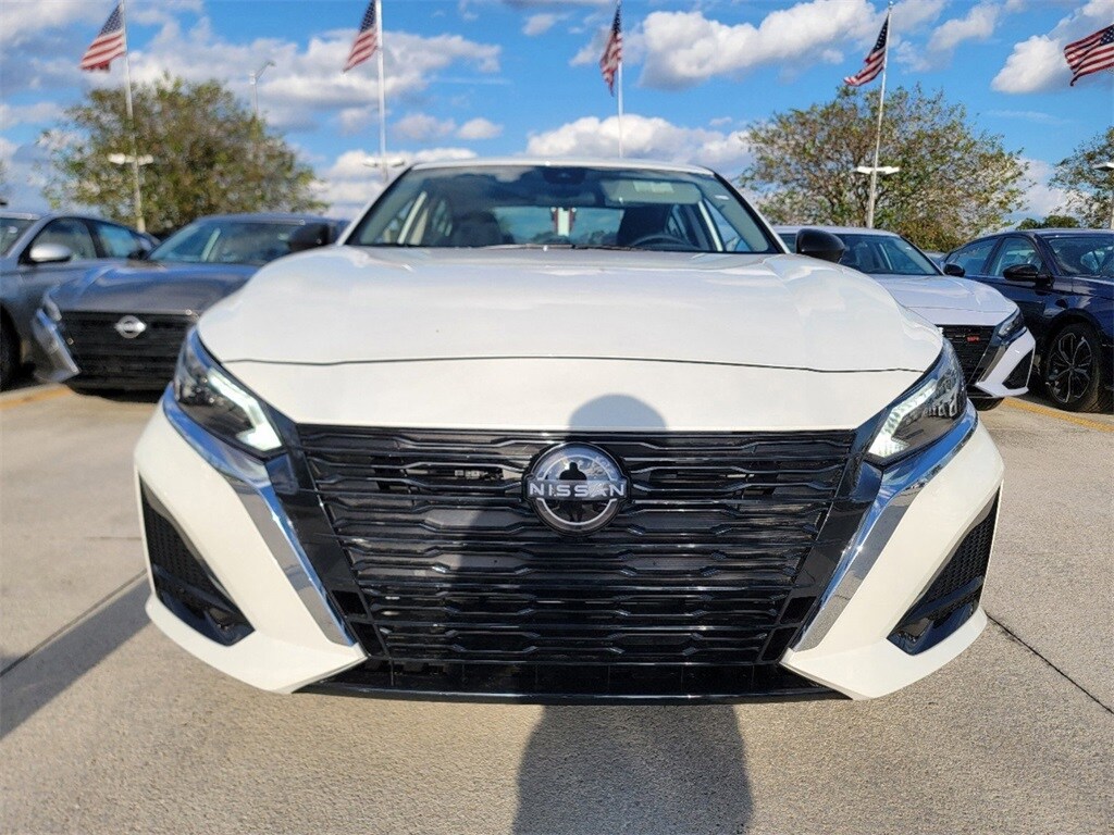 2025 Nissan Altima SV photo 2