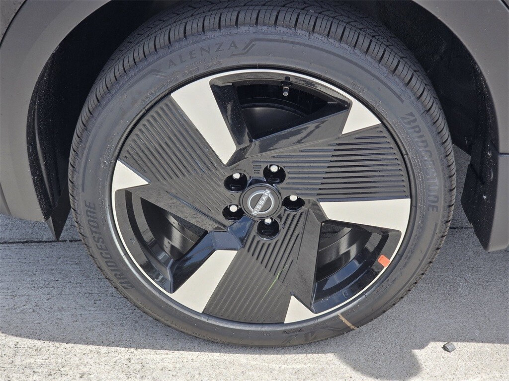 2025 Nissan Kicks SR photo 4