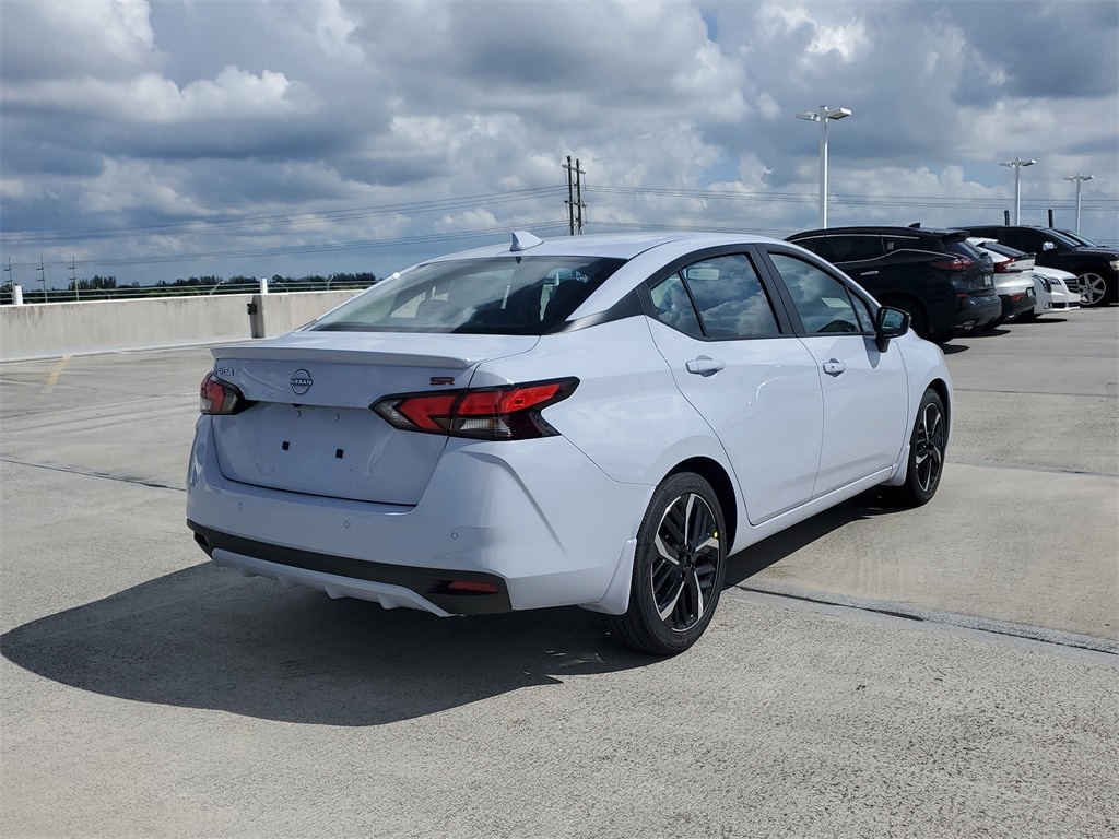 New 2025 Nissan Versa 1.6 SR Sedan