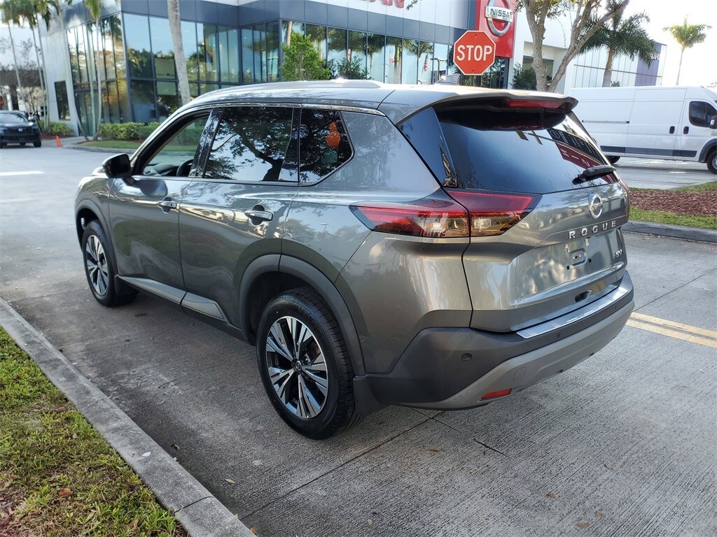 2021 Nissan Rogue SV photo 2