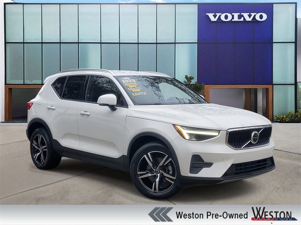 Certified 2023 Volvo XC40 B4 FWD Core SUV