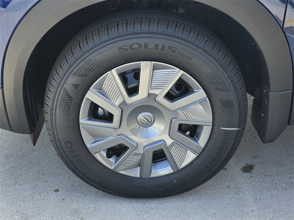 2025 Nissan Kicks S photo 4