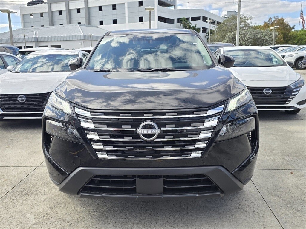 2025 Nissan Rogue S photo 2