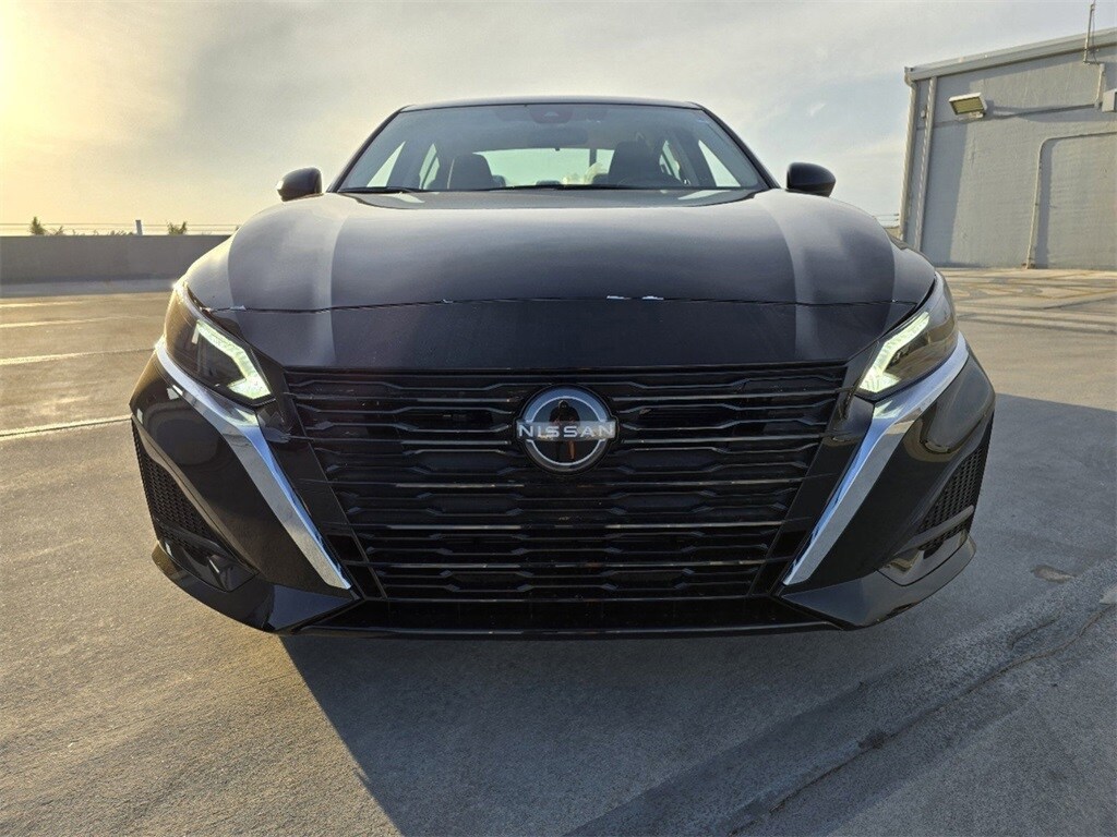 2025 Nissan Altima SV photo 2