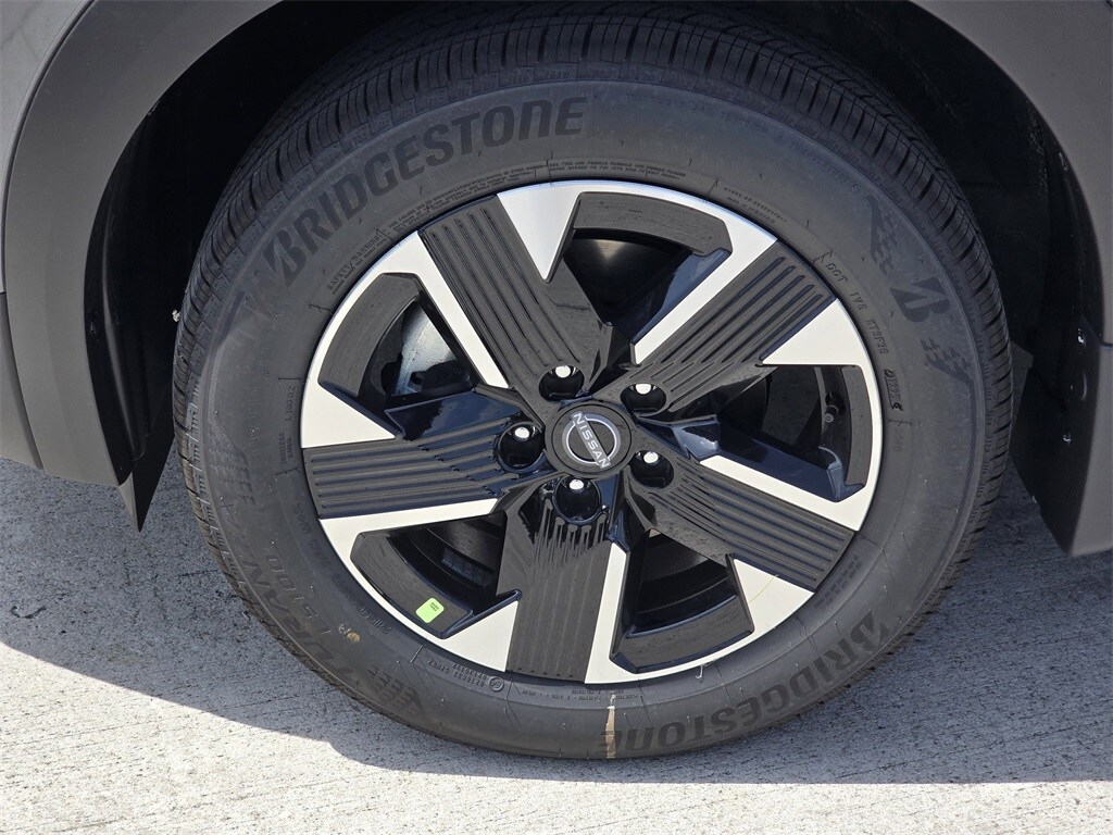 2025 Nissan Kicks SV photo 4