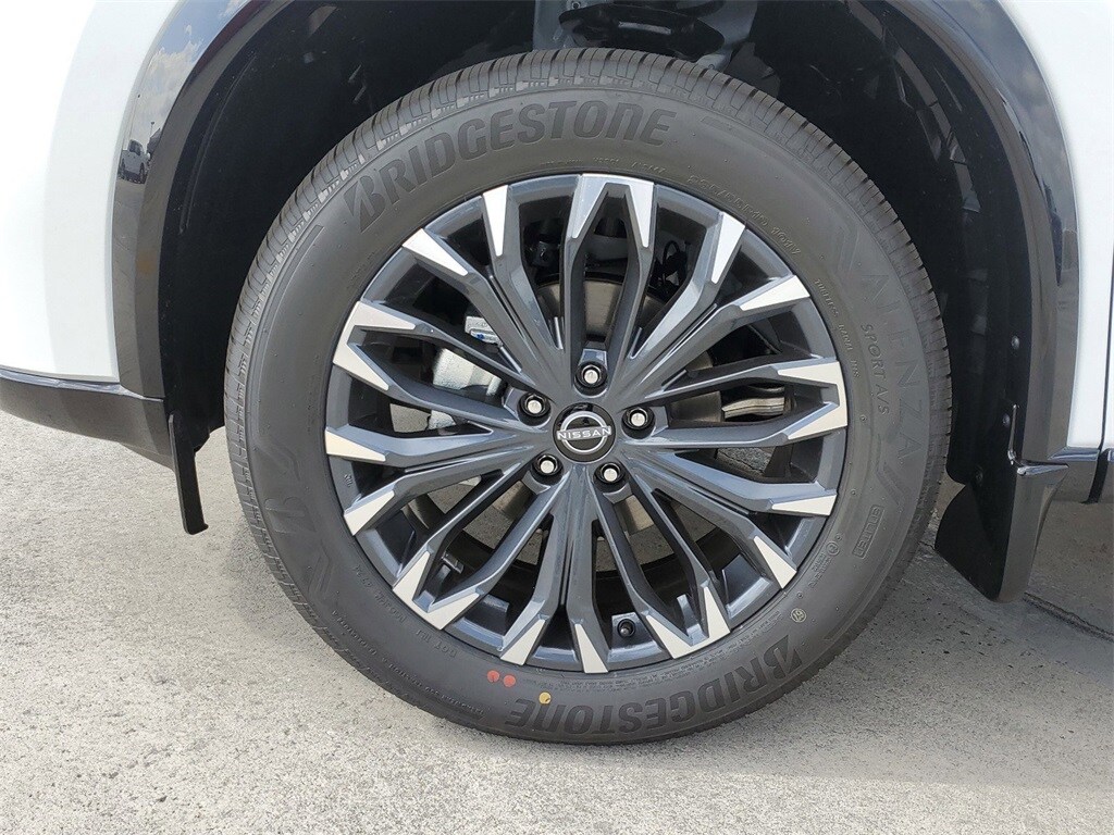 2025 Nissan Rogue Platinum photo 4