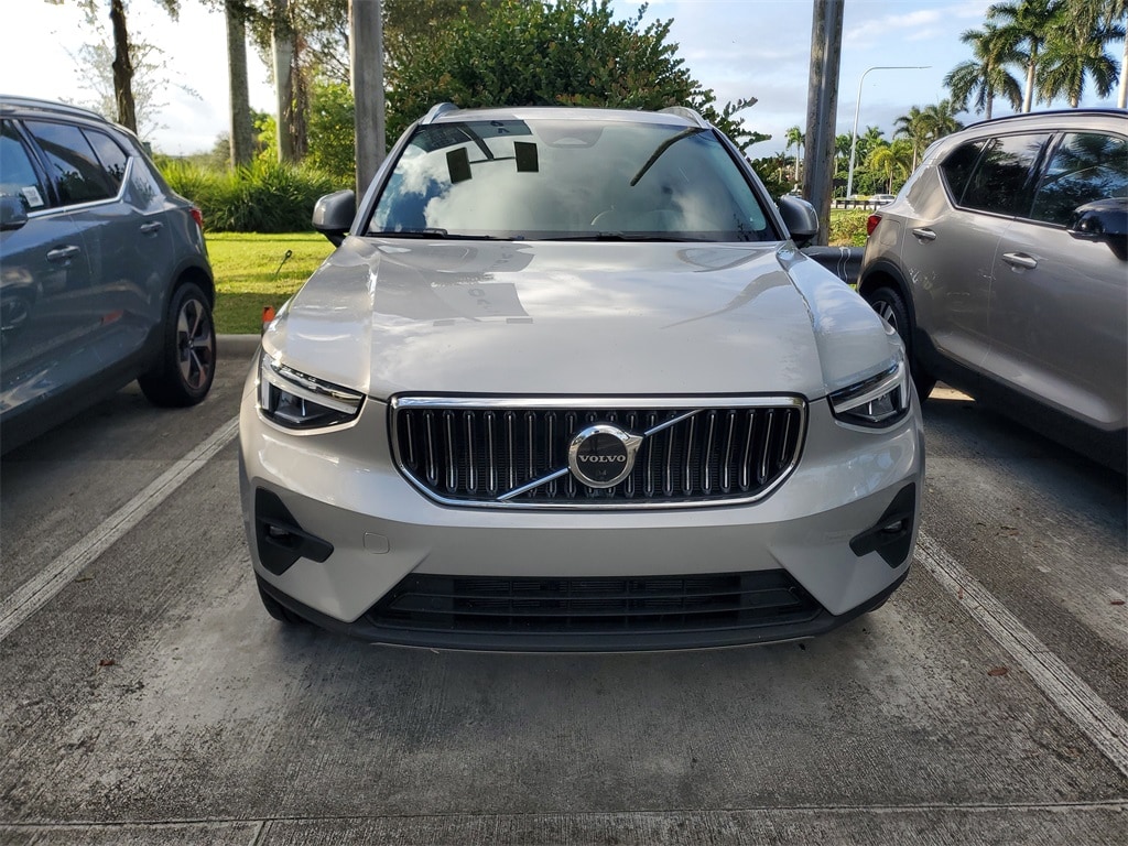 Certified 2023 Volvo XC40 B5 AWD Ultimate Bright SUV