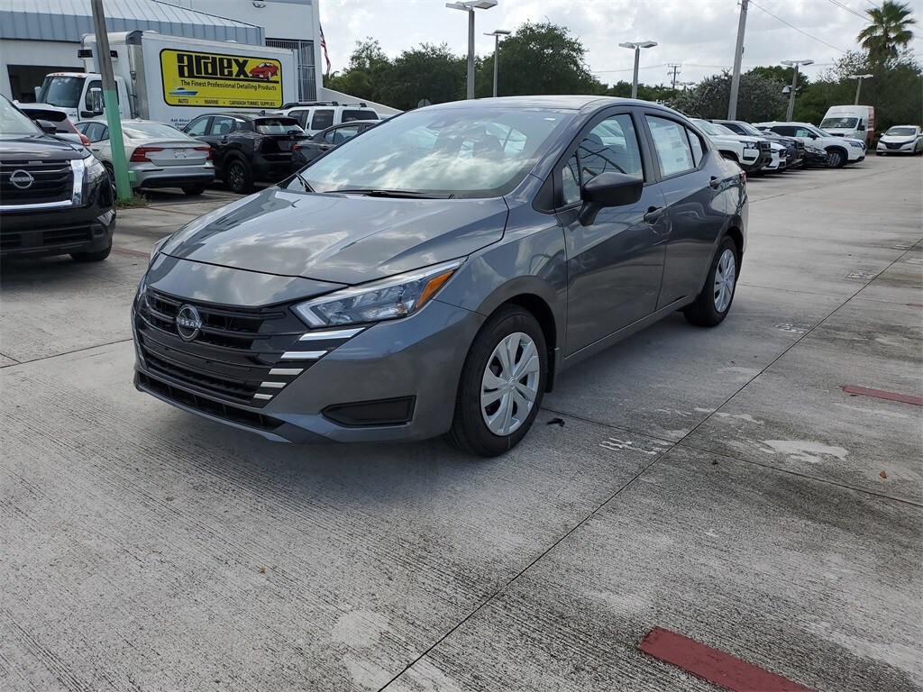2025 Nissan Versa 1.6 S photo 3