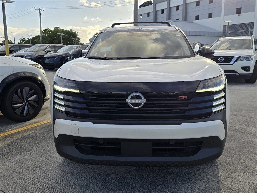 2025 Nissan Kicks SR photo 2