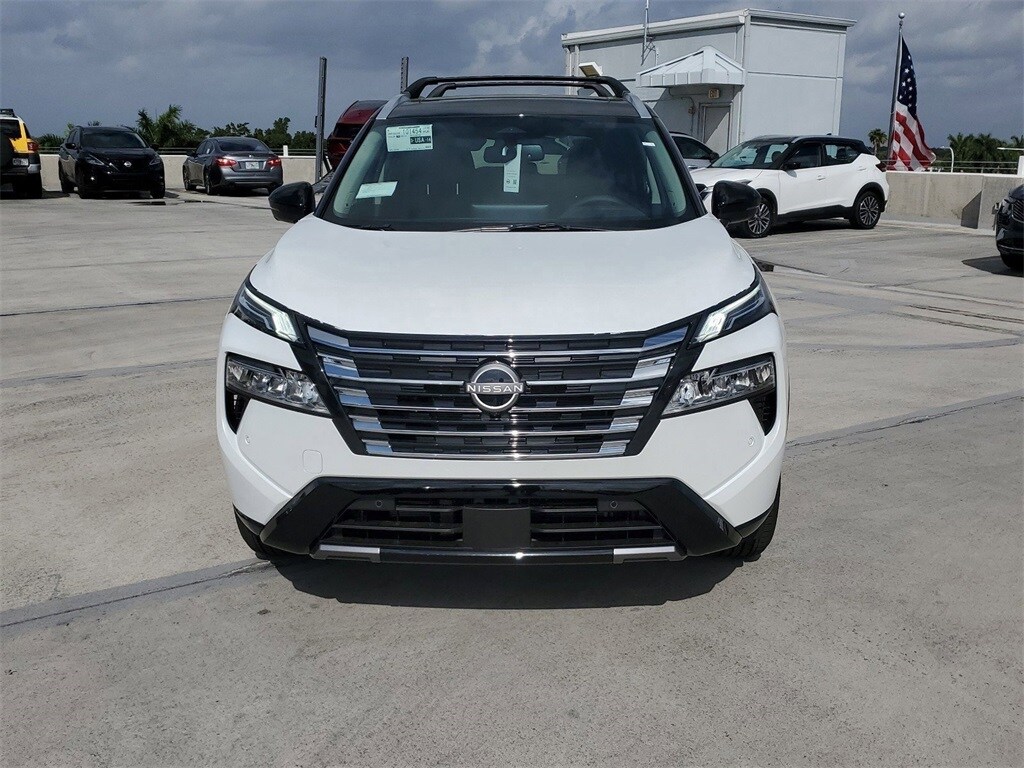 2025 Nissan Rogue Platinum photo 2