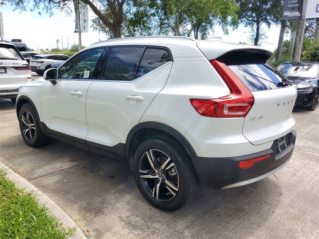2025 Volvo XC40 Core photo 3